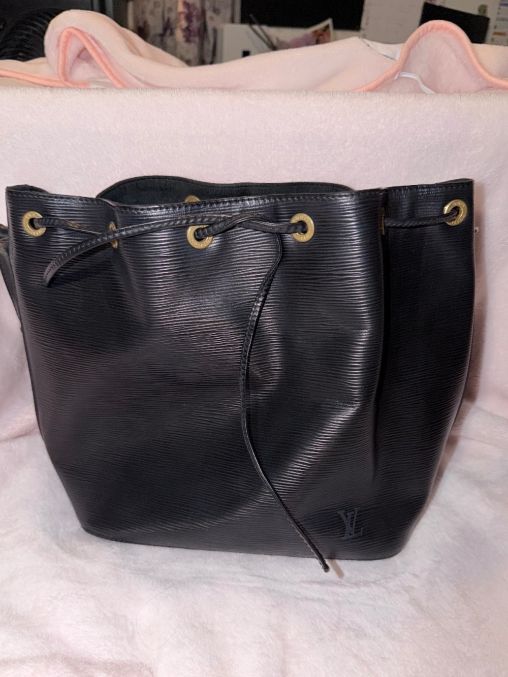 Louis Vuitton Noé Bucket Bag in Black Epi Leather